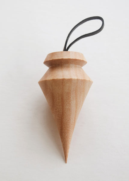 Unique hand-turned wooden baubles by Selwyn House. They make unique Christmas decorations that can be treasured and brought out year after year.
Each bauble is turned individually from offcuts of Ebonised Oak, Brown Oak and Ash. Each set of 3 comes gift boxed.