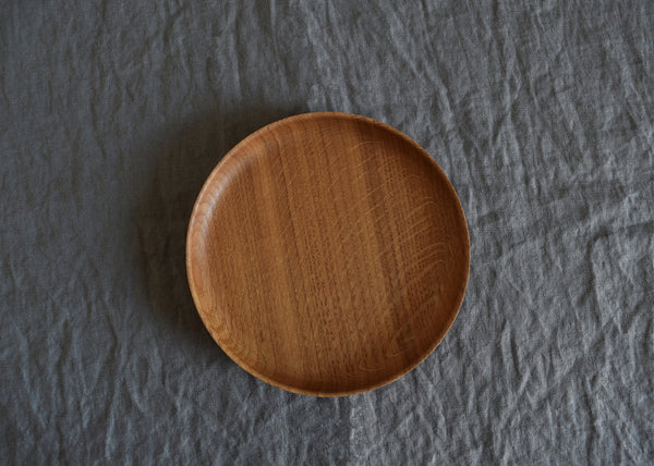 Each plate is individually hand-turned from quarter sawn English Oak by Selwyn House. At the table these beautiful wooden plates  would be great for small starters, sharing plates or cheeses. Around the home, use them to hold pillar candles or special pieces of jewellery.