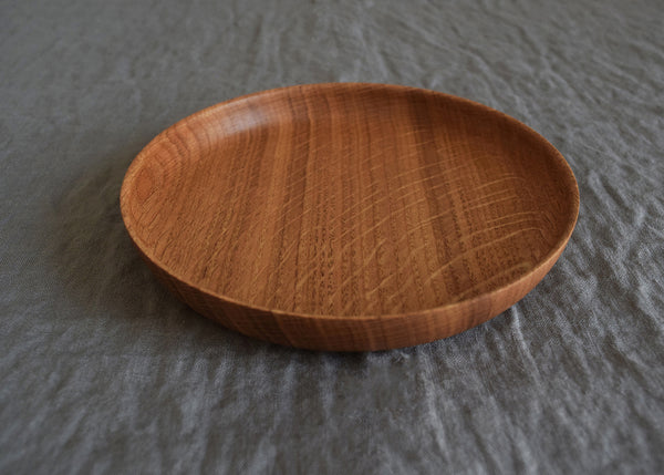 Each plate is individually hand-turned from quarter sawn English Oak by Selwyn House. At the table these beautiful wooden plates would be great for small starters, sharing plates or cheeses. Around the home, use them to hold pillar candles or special pieces of jewellery.