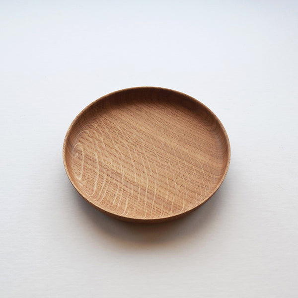 Each plate is individually hand-turned from quarter sawn English Oak by Selwyn House. At the table these beautiful wooden plates would be great for small starters, sharing plates or cheeses. Around the home, use them to hold pillar candles or special pieces of jewellery.